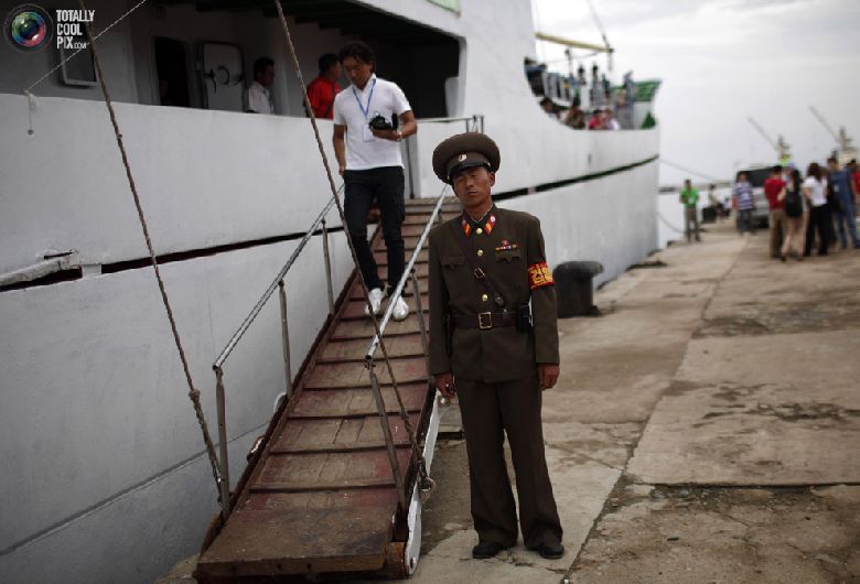      Mangyongbyong           -  , 30  2011 . (REUTERS/Carlos Barria)